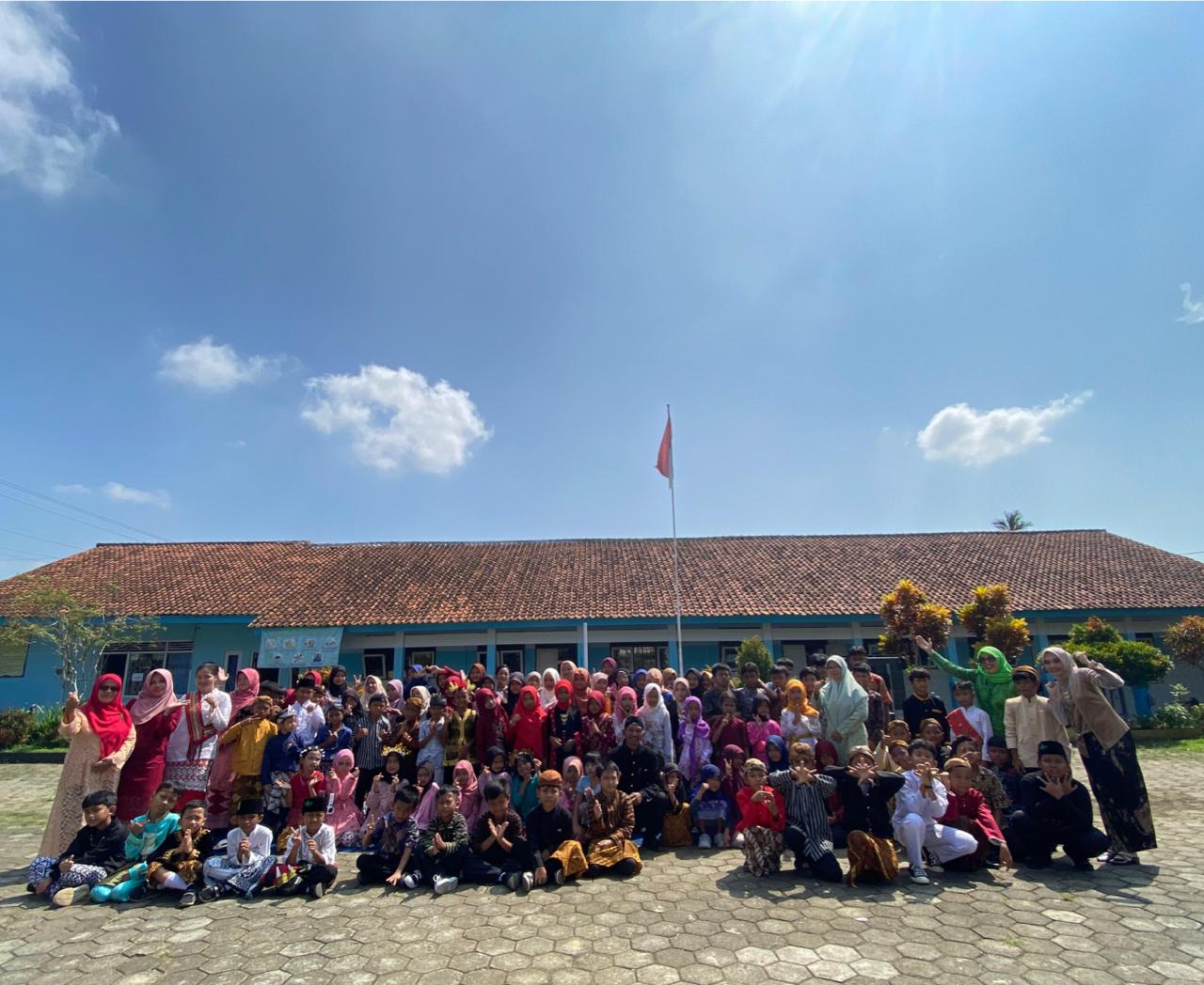 "Mewarisi Api Semangat Kartini: Perayaan Keberanian dan Budaya di SDN 1 Pasir Kidul"