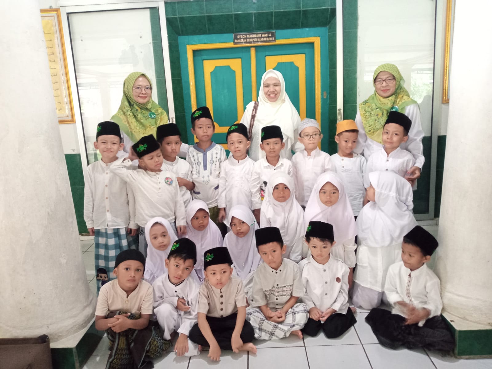 "Meneladani Jejak Ulama, Menumbuhkan Cinta Santri Sejak Dini"