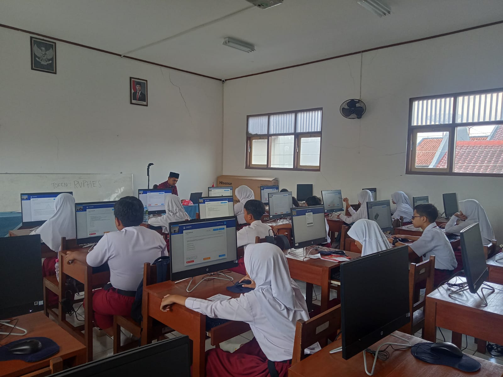 Matangkan Persiapan, 15 Murid Kelas 5 SDN 3 Kedungwuluh Ikuti Gladi Bersih OSN Tingkat Kabupaten Secara Luring