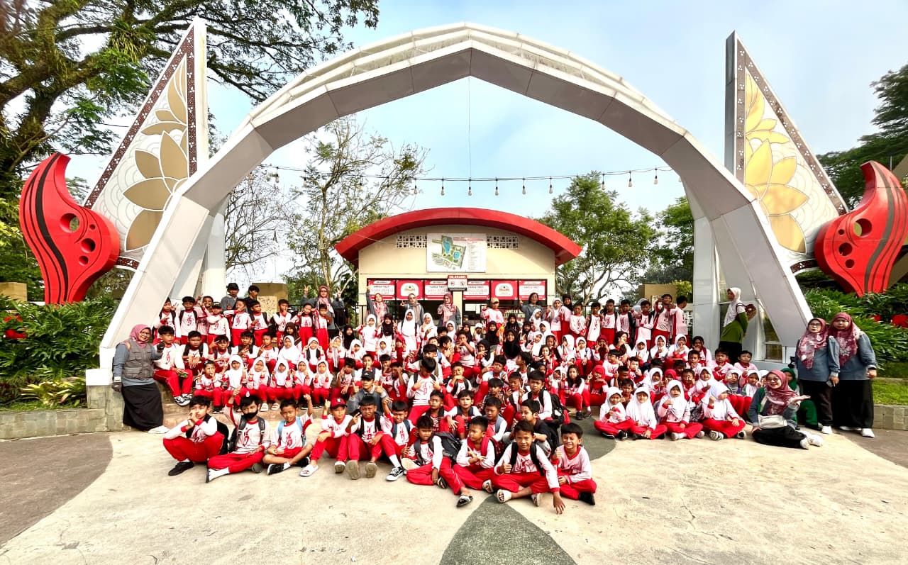 MENJELAJAH DUNIA MENYATU DENGAN ALAM : Kisah keseruan Outing Class Edukatif SDN 2 Kedungwuluh 2026