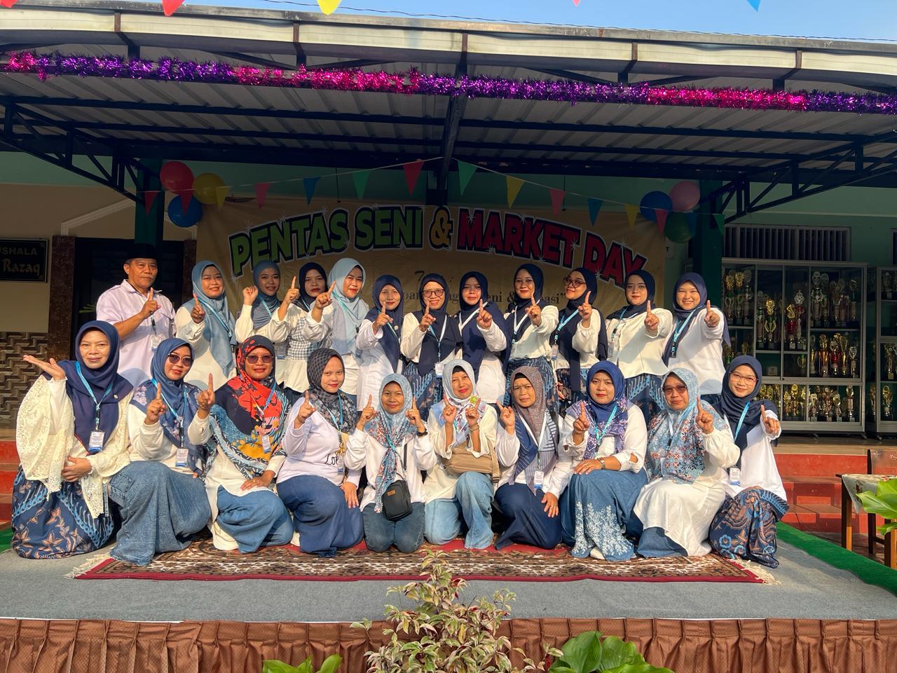 Meriah dan Penuh Kreativitas, SDN 1 Karanglewas Lor Gelar Pentas Seni, Market Day, dan Lomba Mewarnai