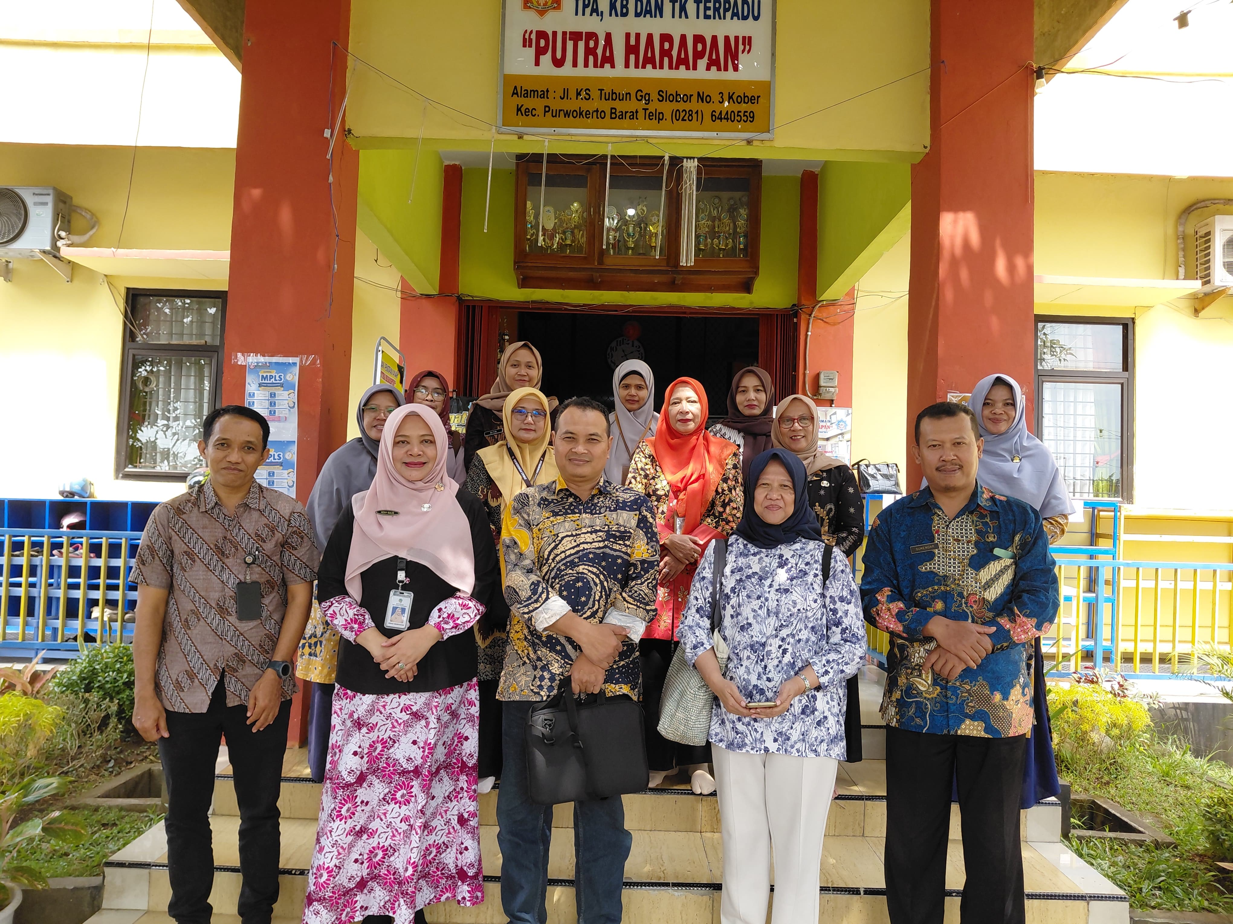 MONITORING DAN EVALUASI KETERCAPAIAN 8 INDIKATOR PAUD H1 DI TPA PUTRA HARAPAN SEBAGAI LOKASI PERCONTOHAN