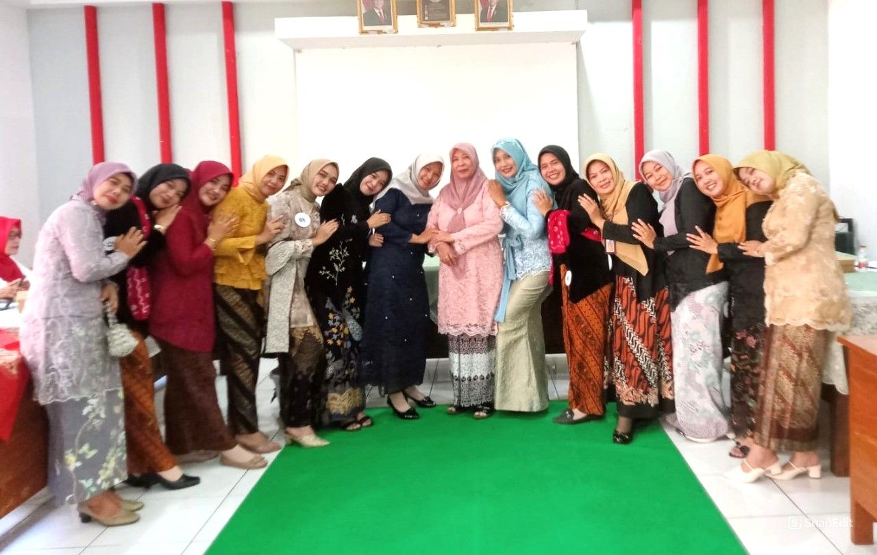 Kartini Masa Kini Bersinar, DWP Purwokerto Barat Padukan Silaturahmi dan Fashion Show