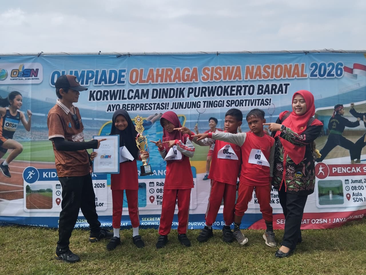 Langkah Pasti Menuju Prestasi: Siswi SDN 2 Pasirmuncang Raih Juara O2SN