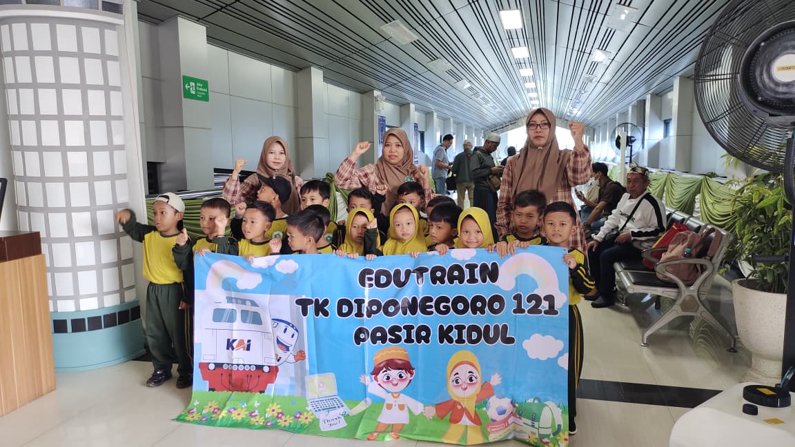 Kereta Api Sahabat Belajar: Edutrain Penuh Ceria dan Makna" TK Diponegoro 121 Pasir Kidul