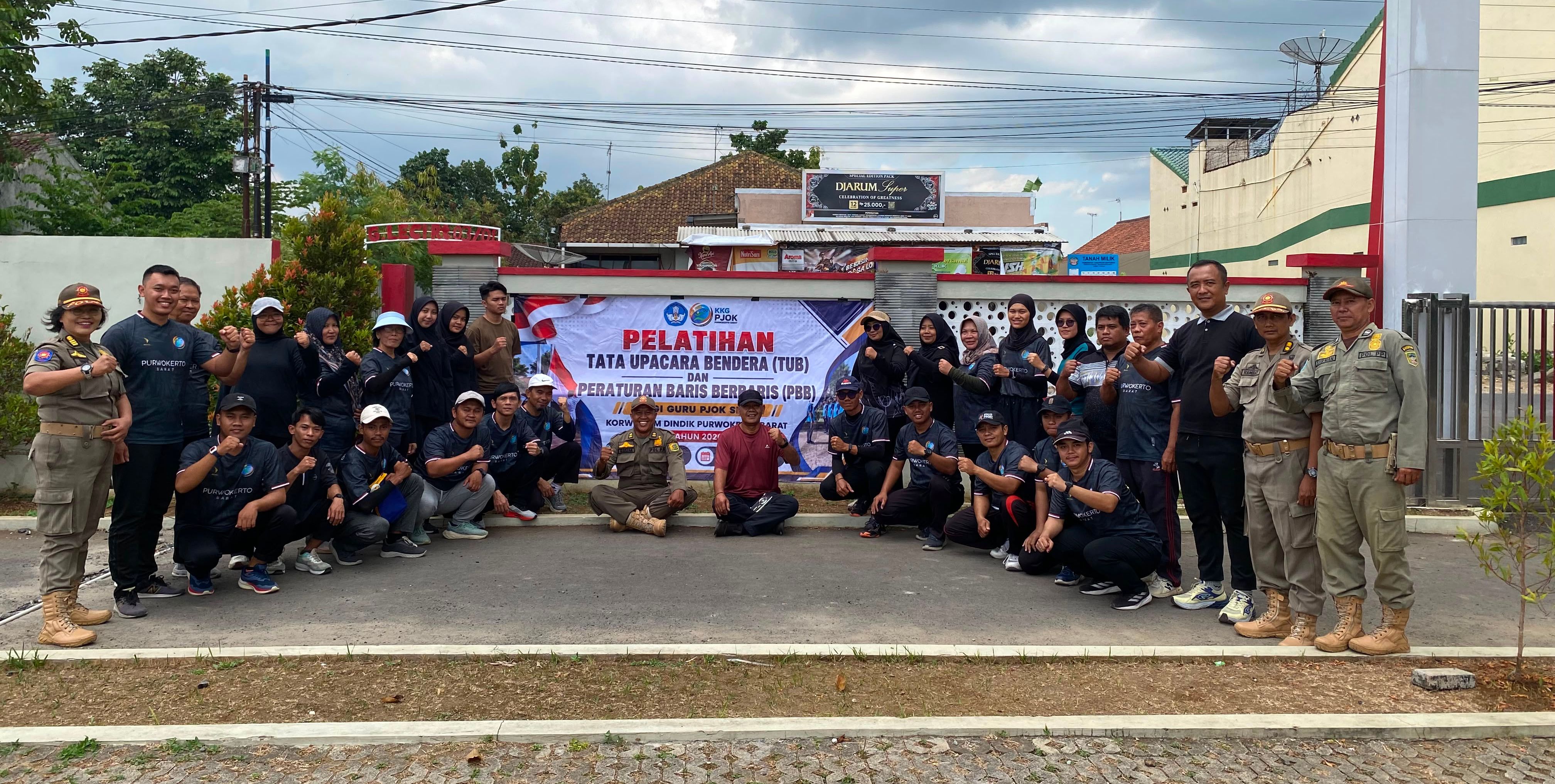 KKG PJOK Korwilcam Dindik Purwokerto Barat Gelar Pelatihan Tata Upacara Bendera dan PBB bagi Guru SD/MI