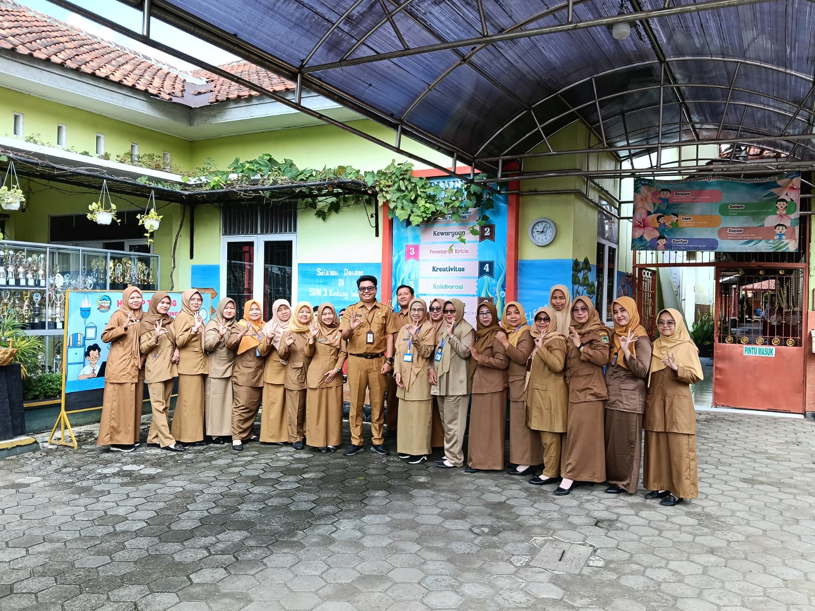 Tinjau TKA di SDN 3 Kedungwuluh, Pengawas Satuan Pendidikan Tekankan Guru Sebagai Inspirasi Mutu