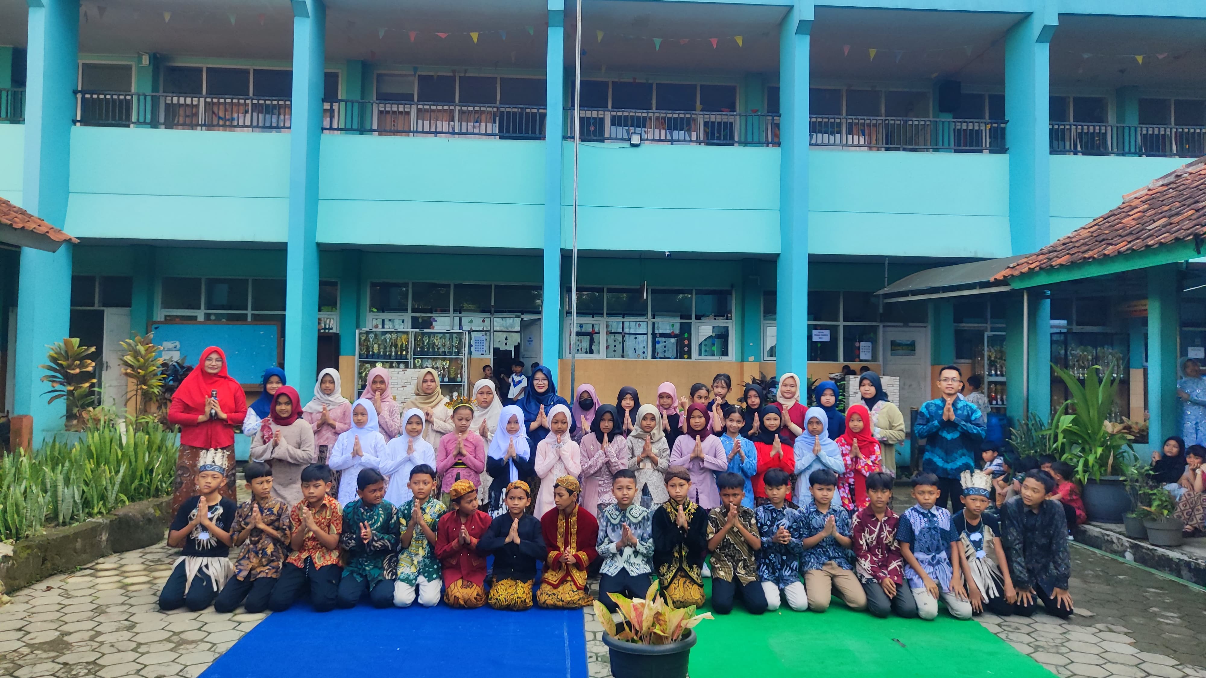 “Modern Kartini: Smart, Independent, and Inspiring” Semarak Hari Kartini di SD Negeri 2 Karanglewas Lor