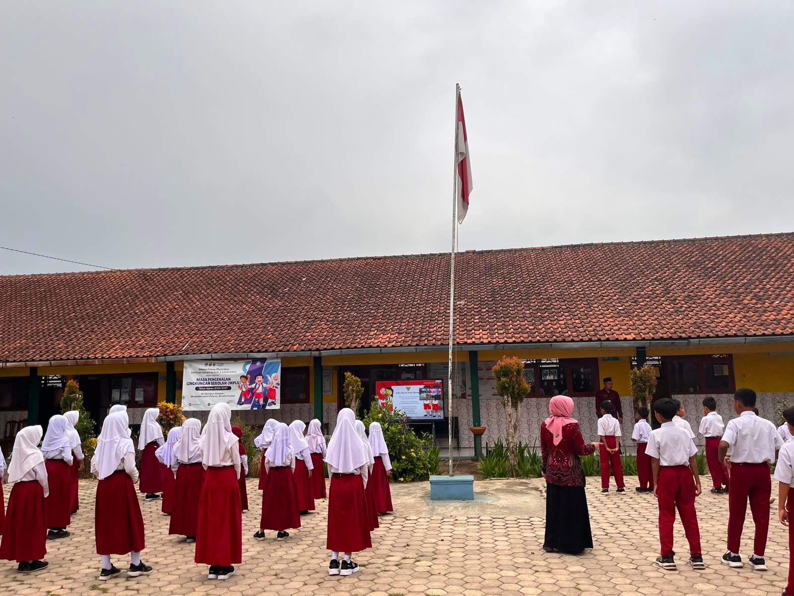 Pembiasaan Pagi Melalui Lagu Nasional dan Lagu Daerah, SD Negeri 2 Pasir Kidul Perkuat Karakter Cinta Tanah Air dan Pelestarian Budaya