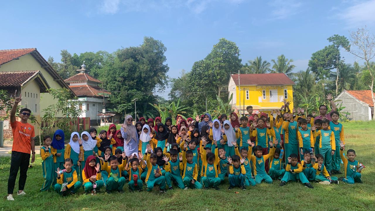 Belajar di Luar Kelas, Siswa SD Negeri 1 Rejasari Jelajahi Lingkungan Sekitar Sekolah