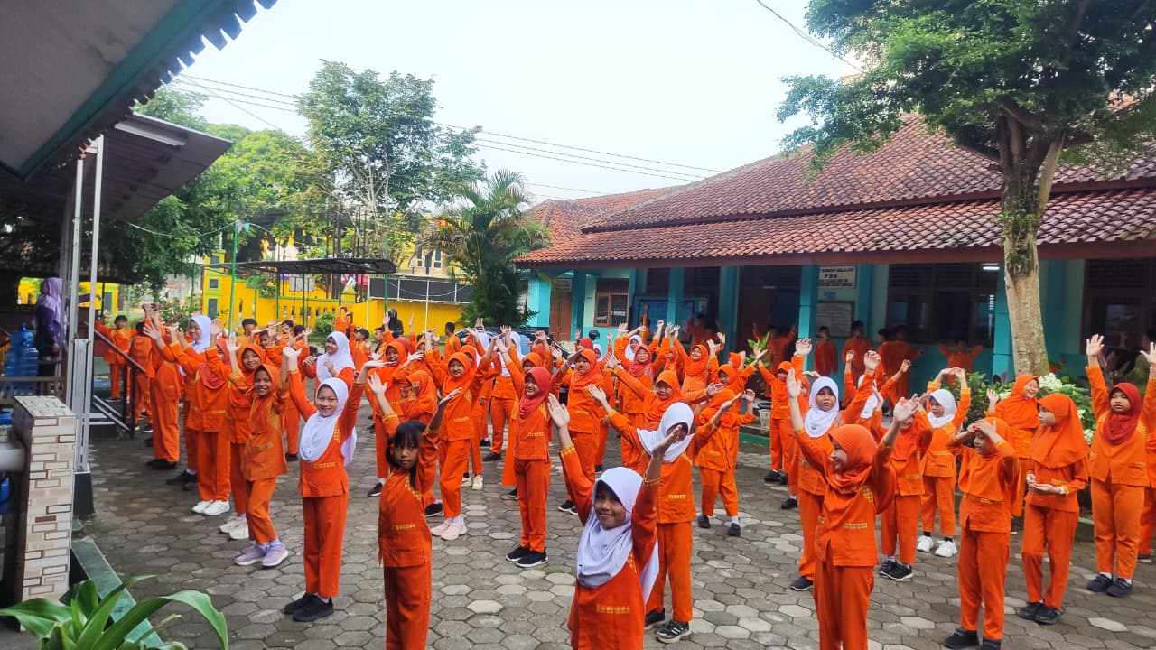 “Gerakan Sehat untuk Generasi Kuat dan Ceria” Denyut Semangat Pagi di SD Negeri 2 Karanglewas Lor