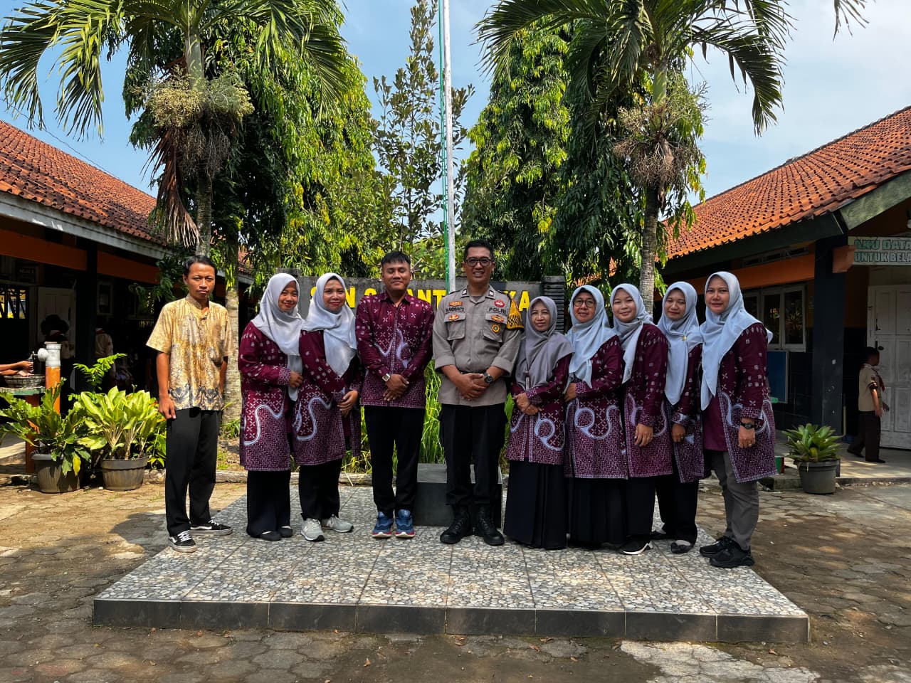 Sosialisasi Pencegahan Bullying oleh Polsek Purwokerto Barat di SD Negeri 2 Bantarsoka