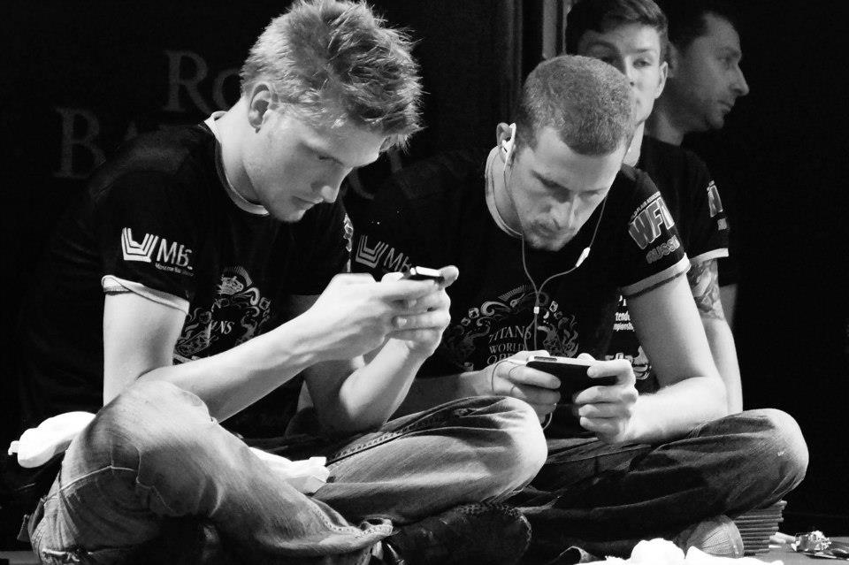 The Digital Stage: Mastering Social Media in the World of Flair Bartending