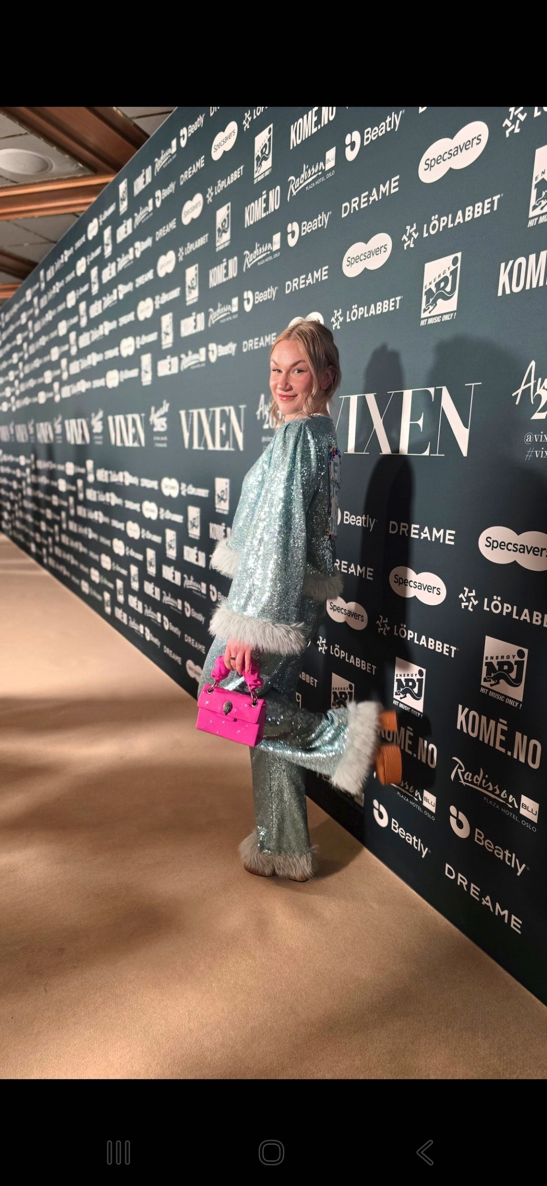 På den røde løperen under VIXEN Awards 2025