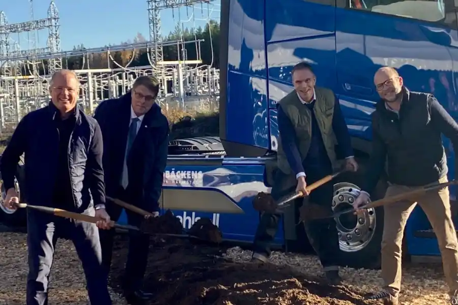 Första spadtaget för AB Volvos nya energipark i Mariestad. Pressbild.
