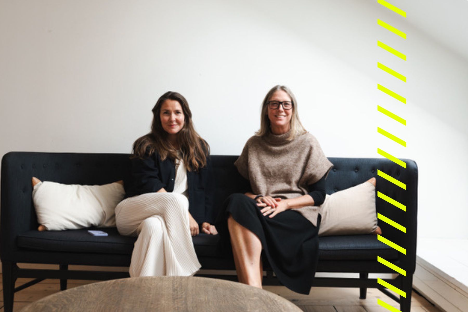 Charlotte Sundåker och Carina Johed. Foto: pressbild.