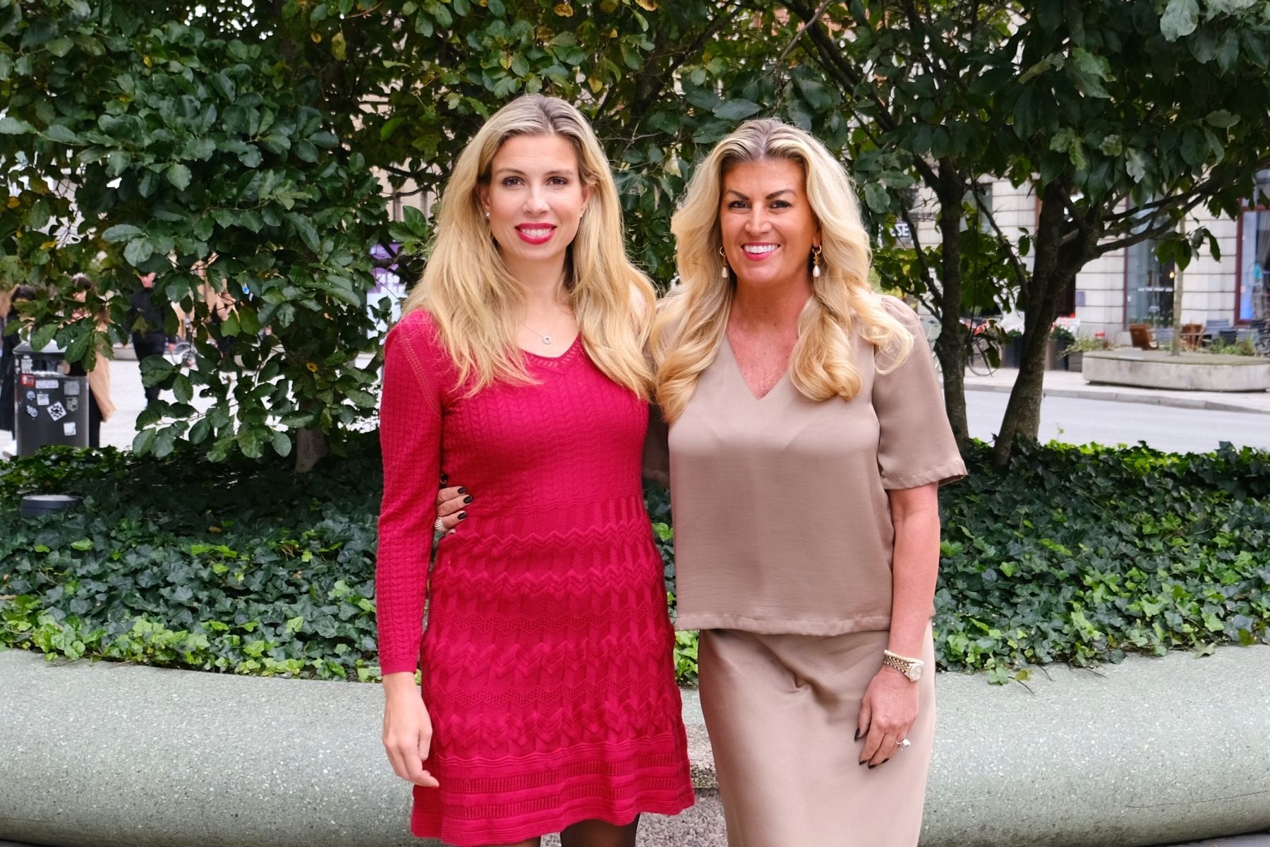 Michaela Berglund, grundare och vd för Feminvest, och Lotta Cederbom, ny partner. Foto: Pressbild.