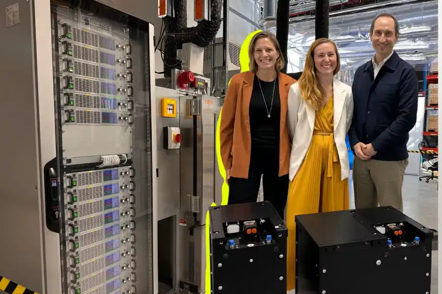 Elin Åkerström, CEO Scania Industrial Batteries, Sara Hermansson, Head of Scania Power Solutions and Gustaf Sundell, Head of Scania Ventures and New Business. Photo: Jenny Kjellén, Impact Loop.