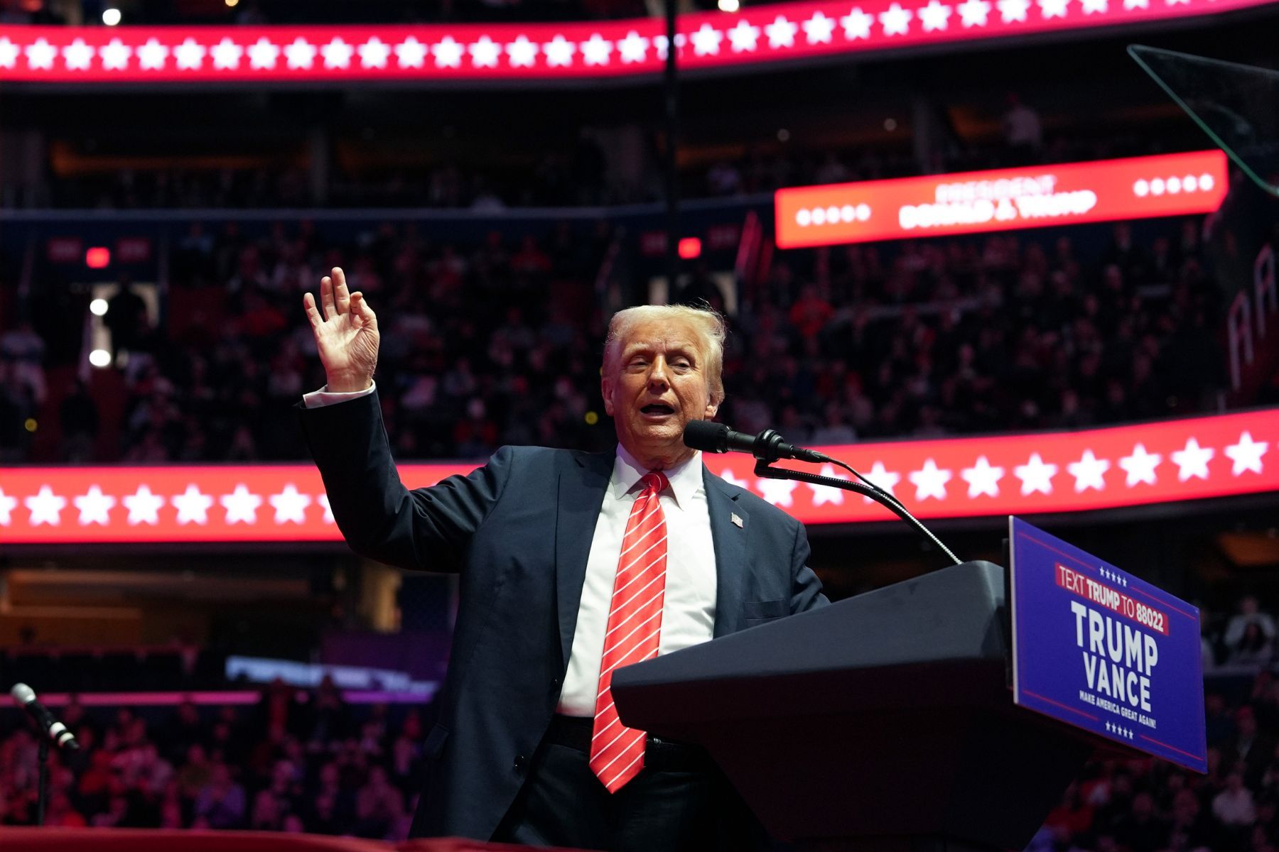 Donald Trump talar i Washington. Foto: Evan Vucci/AP/TT.