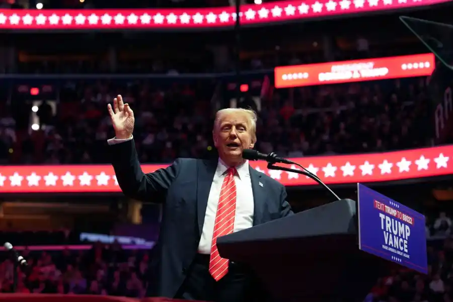 Donald Trump talar i Washington. Foto: Evan Vucci/AP/TT.