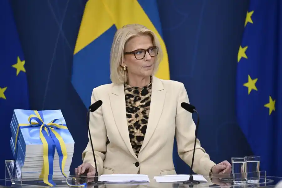 Finansminister Elisabeth Svantesson vid dagens pressträff. Foto: TT.