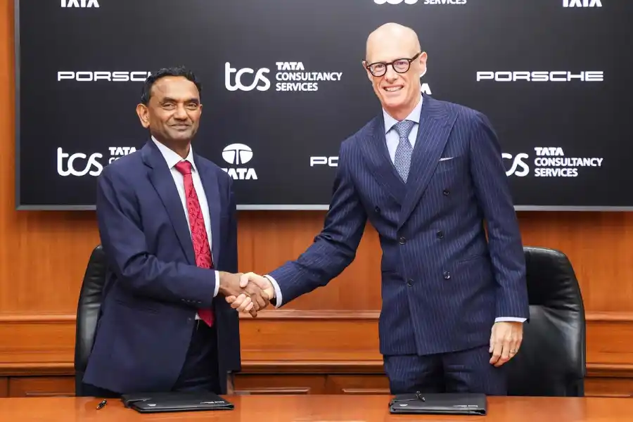 K. Krithivasan, vd för Tata Consultancy Services, och Dr. Michael Leiters, styrelseordförande för Porsche. Foto: pressbild
