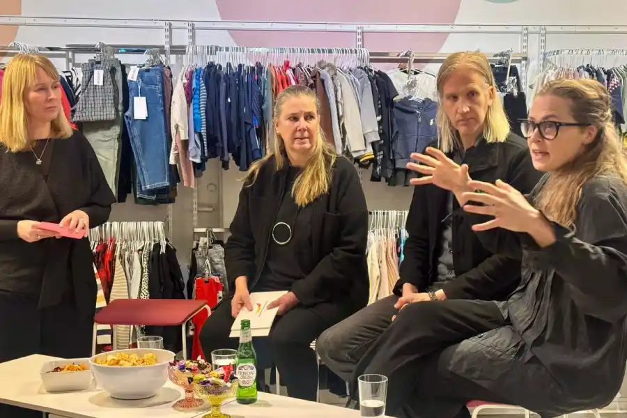 Johanna Look, delägare på Bye buy, Anna Sandberg Nilsson (Svenskt Näringsliv), Magnus Nikkarinen (Svensk Handel) och Maria Lagerman (Circular hub Stockholm). Foto: Andreas Jennische.