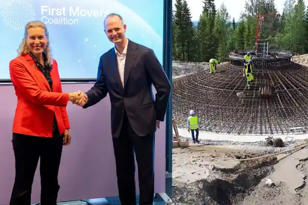 Annika Ramsköld, hållbarhetschef på Vattenfall och Oscar Hållén, vd på Cemvision. Foto: Pressbilder.