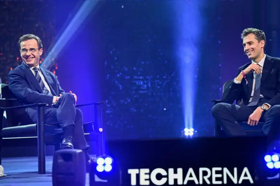 Statsminister Ulf Kristersson (M) och Arthur Mensch, grundare av Mistral, på Techarena 2026. Foto: TT.