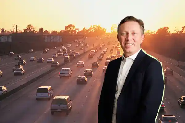Johan Palmgren, revisor och rådgivare inom bilindustrin på PwC Sverige. Foto: pressbild / Canva (montage)