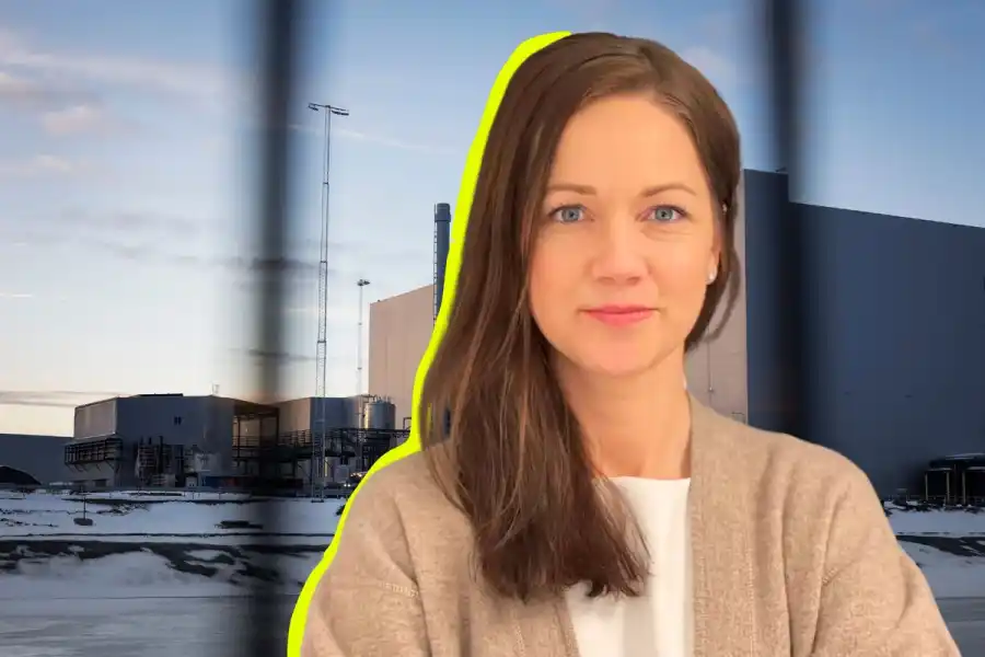 Northvolts fabrik (foto: Judit Nilsson/TT). Framför är Anna Mård, vd på Skellefteå Science City (foto: pressbild).