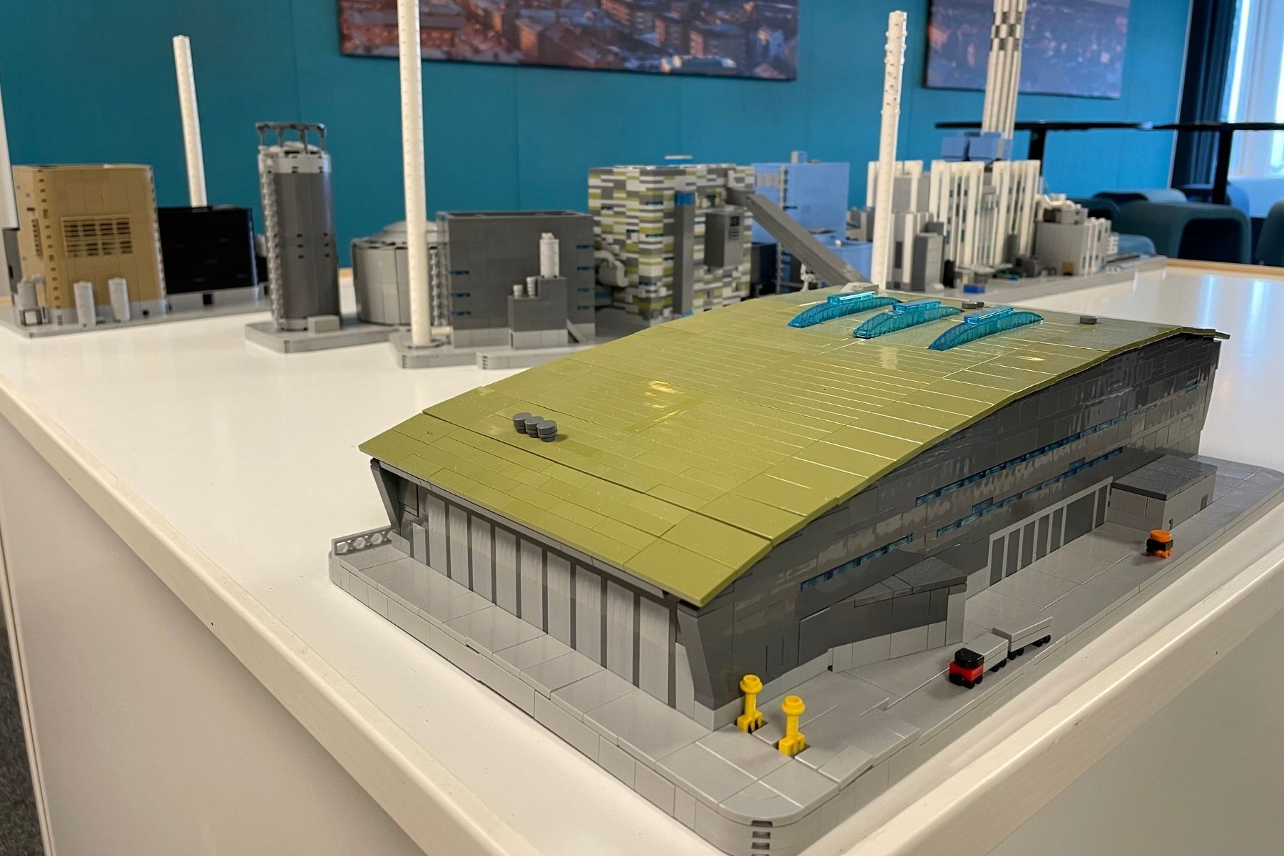 Västerås kraftvärmeverk i lego. Foto: Mälarenergi.