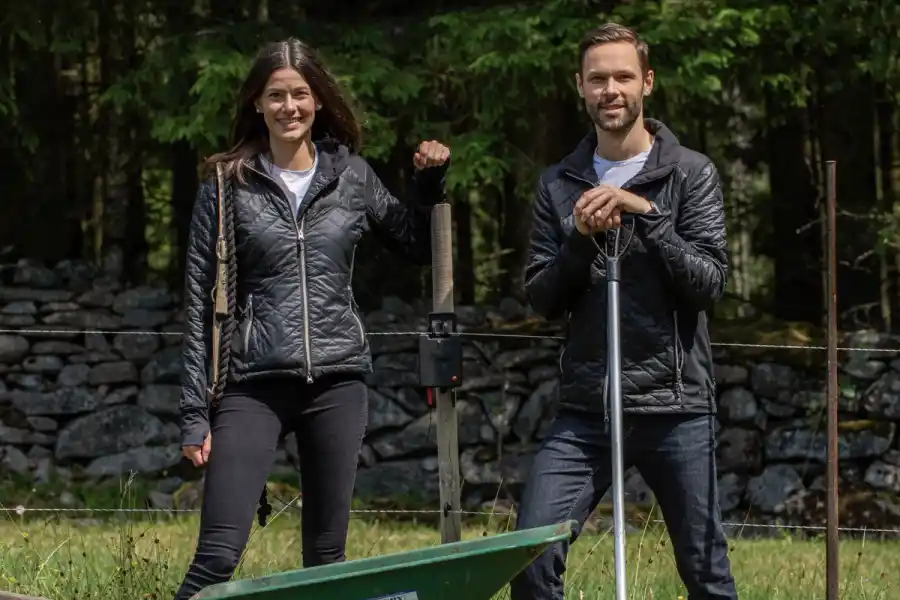 Emma Lönn, medgrundare och vd, tillsammans med Niclas Düring, medgrundare och teknikchef på Acerni Technology. Foto: Pressbild.