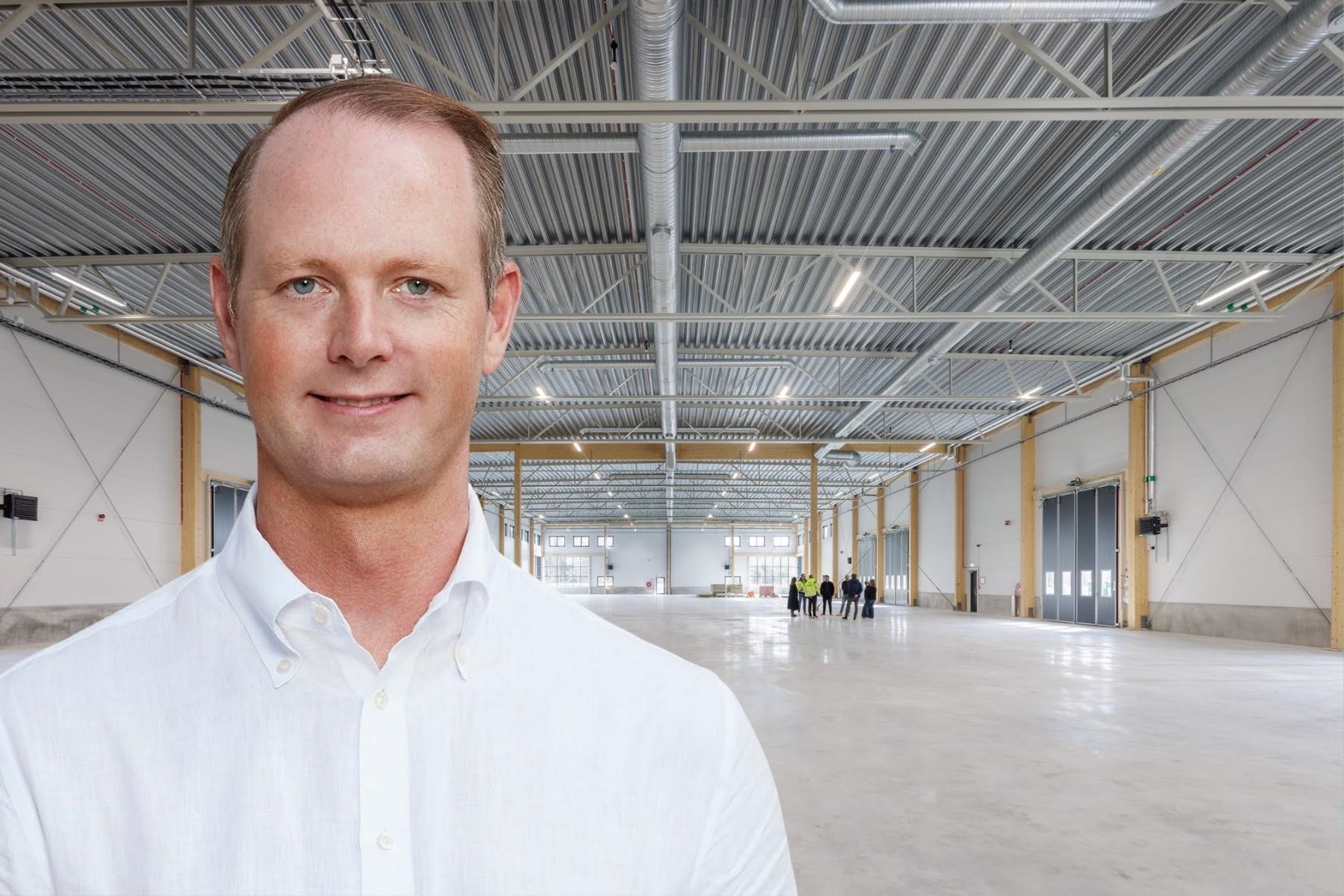 Oscar Hållén, vd på Cemvision framför ett golv gjutet av deras klimatsnåla cement. Foto: Cemvision (montage).