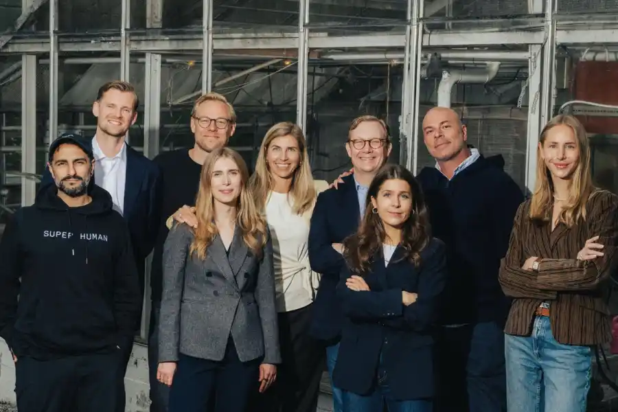 Norrsken Launchers team. Erik Engelau-Nilsson och Anna Fredrixon syns på den bakre raden andra respektive tredje från vänster. Foto: pressbild.