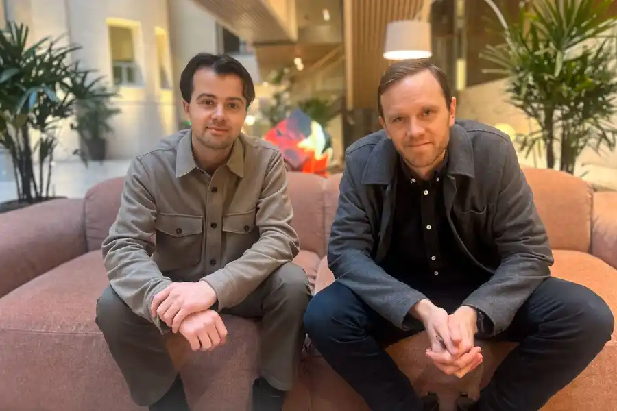 Maxime Leroux, ny vd, och Einar Bodström, grundare och avgående vd. Foto: Christian von Essen.