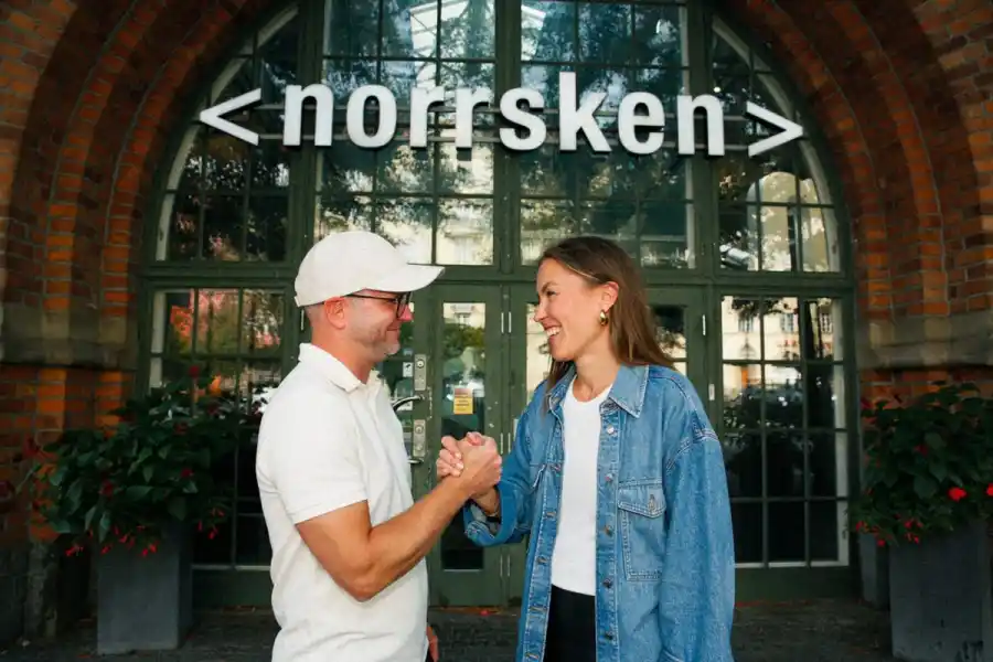 Richard Eklund och Anna Engman på Engrat vid Norrsken, vars accelerator-program de är en del av. Foto: pressbild.