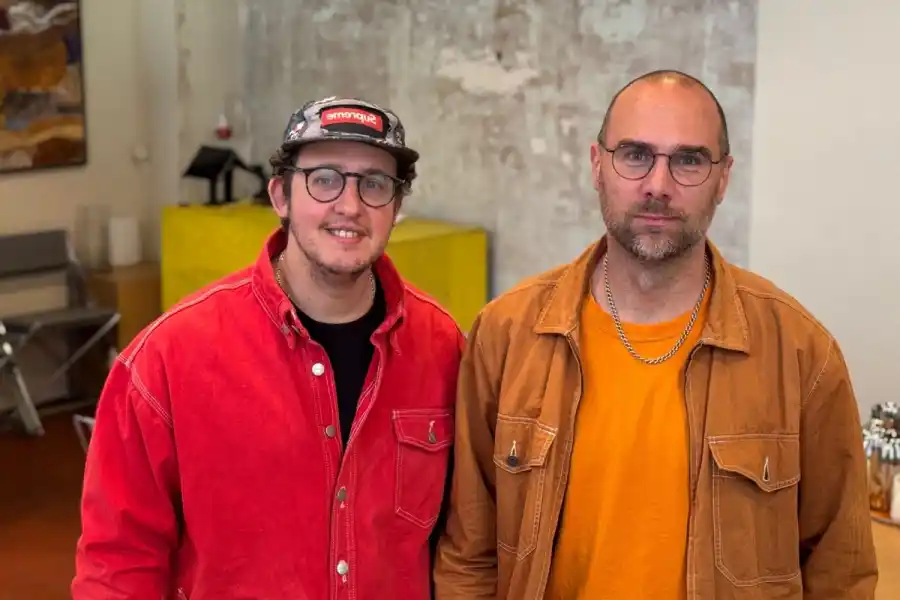 Kristian Rajnai och Kalle Tollmar är medgrundare av modebutiken Aplace. Foto: Andreas Jennische.