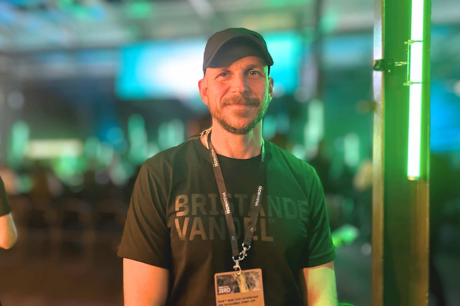 Skådespelaren och poddaren Gustaf Skarsgård. Foto: Jenny Kjellén, Impact Loop.