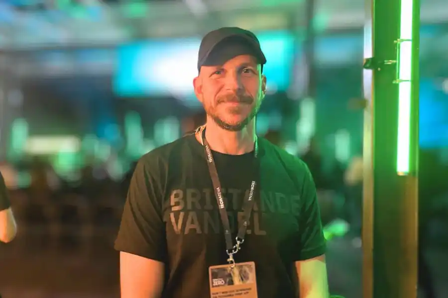 Skådespelaren och poddaren Gustaf Skarsgård. Foto: Jenny Kjellén, Impact Loop.