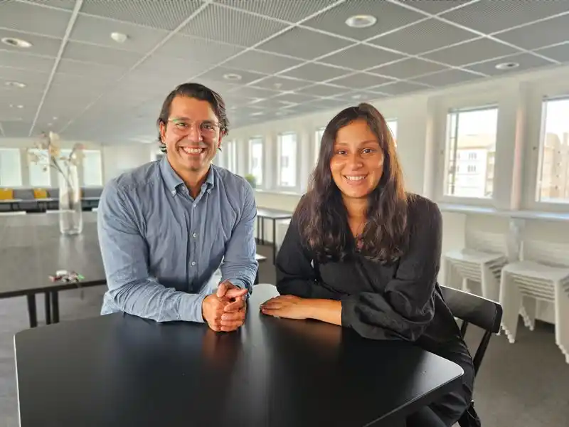 Babak Tighnavard, vd och medgrundare på Drem, och Indra Sharma, partner på Peak. Foto: Pressbild
