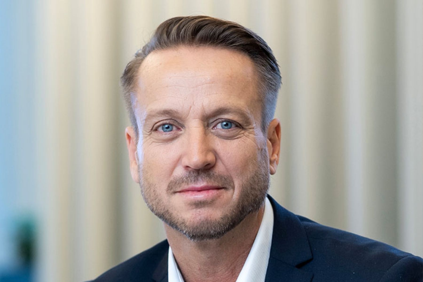 Dennis Helfridsson, vd på Ahlsell. Pressbild.