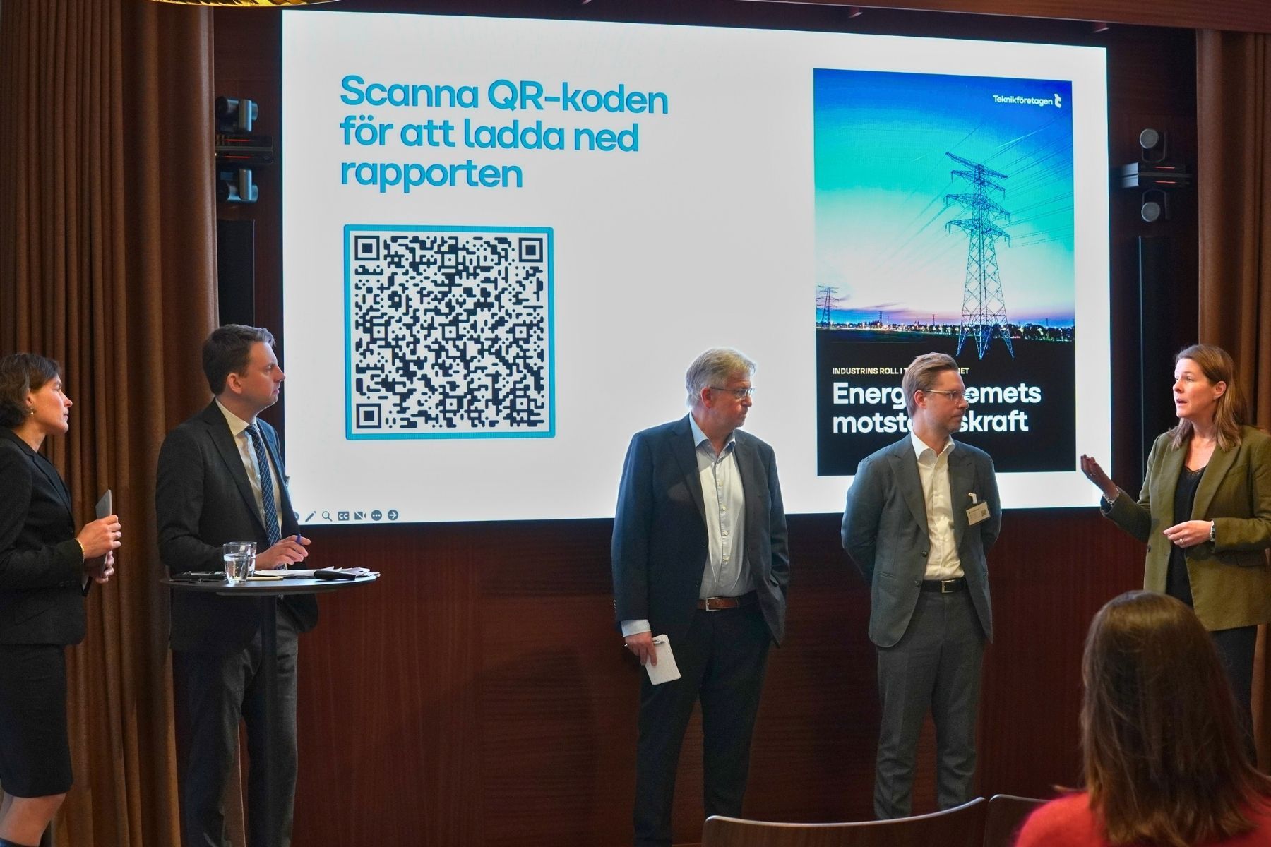 Anna Wibom, Teknikföretagen, Johan Berggren, statssekreterare, Kenneth Johansson, NKT, Filip Elveling, Hitachi Energy och Charlotte Niklasson, SKF Foto: Teknikföretagen