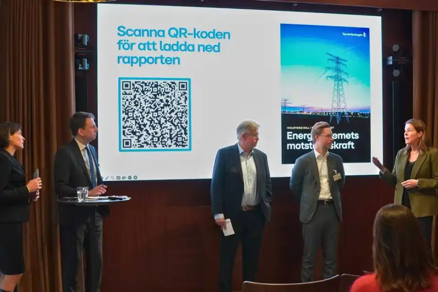 Anna Wibom, Teknikföretagen, Johan Berggren, statssekreterare, Kenneth Johansson, NKT, Filip Elveling, Hitachi Energy och Charlotte Niklasson, SKF Foto: Teknikföretagen