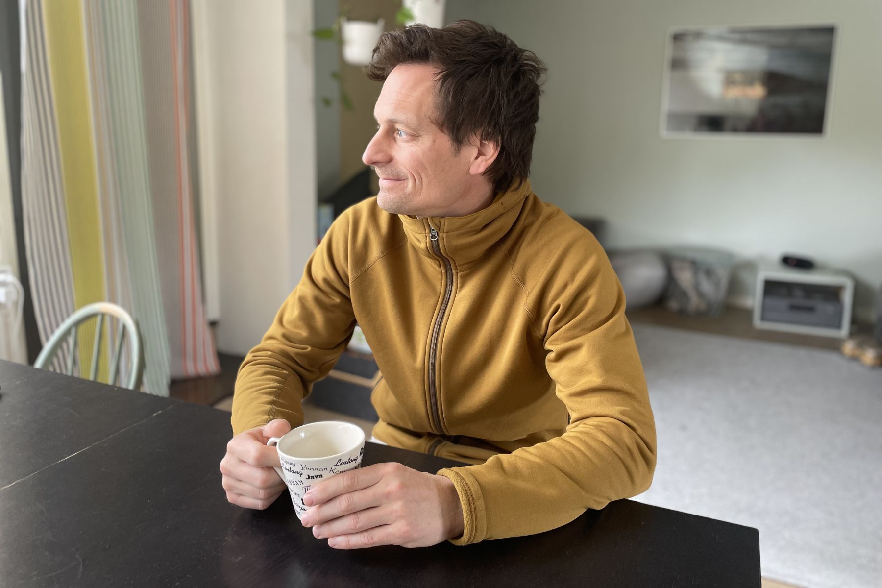 Kalle Nilvér med en kopp lite för svagt kaffe. Foto: privat.