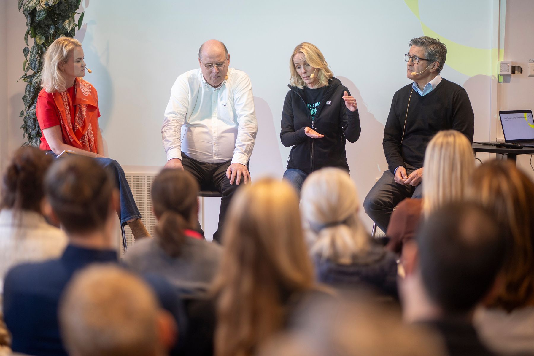 Impact Loops chefredaktör Camilla Bergman,  Simon Grant, Charlotta Holmquist och Johan Ekman. Foto: Jonas Borg.