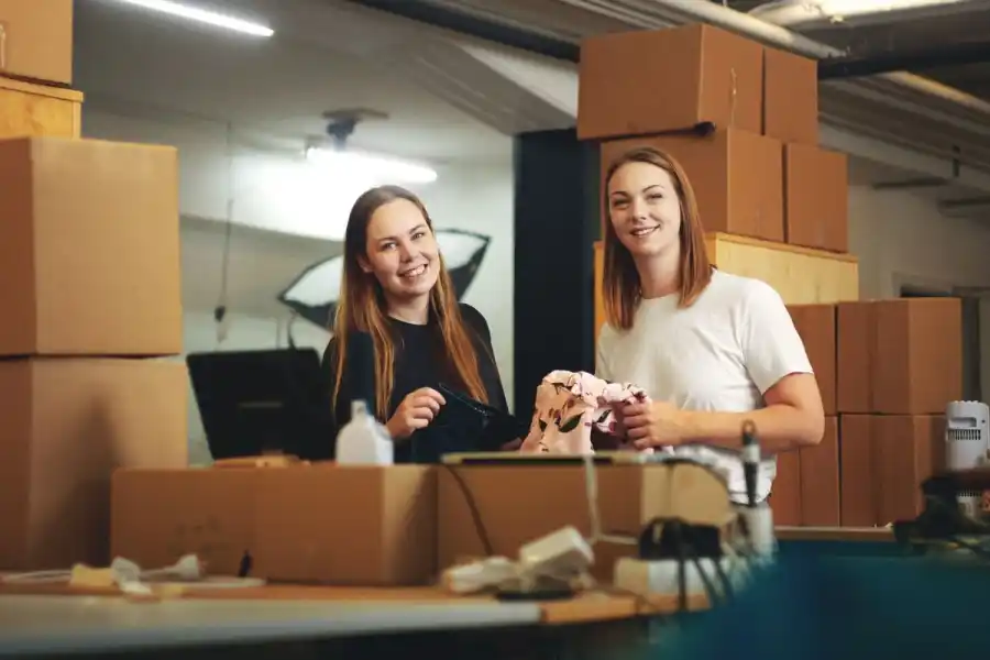 Maja Vallinder och Josefin Runquist, grundare av Inimini. Foto: Pressbild.