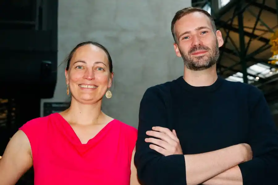 Petra Szeszula och Robin Pronk, grundare av Brain Zell. Pressfoto.