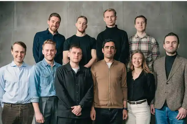 Eneryields team. Johan Rådemar, COO och Ebrahim Balouji, vd i mitten främre raden. Karl Bäckström, CTO, längst till höger.