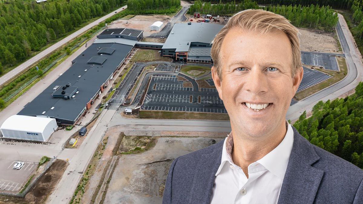Johannes Lind-Widestam, vd och koncernchef för Note, framför anläggningen i Torsby. Foto: Note